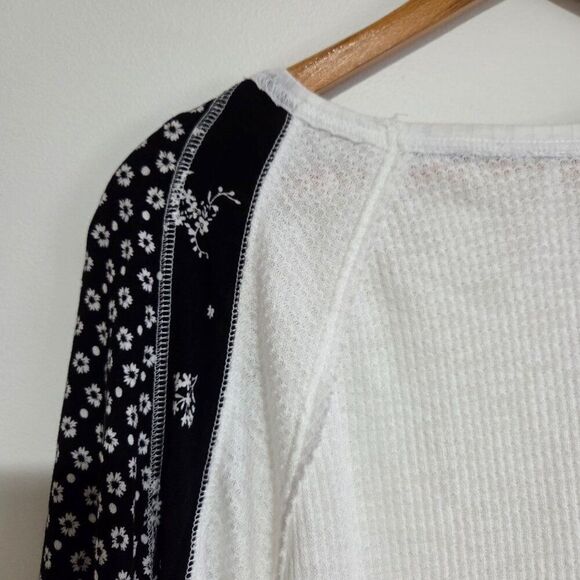 LIKE NEW FREE PEOPLE DEEP SURPLICE V NECK BOHO LONGSLEEVES TOP SIZE MEDIUM - Picture 10 of 15